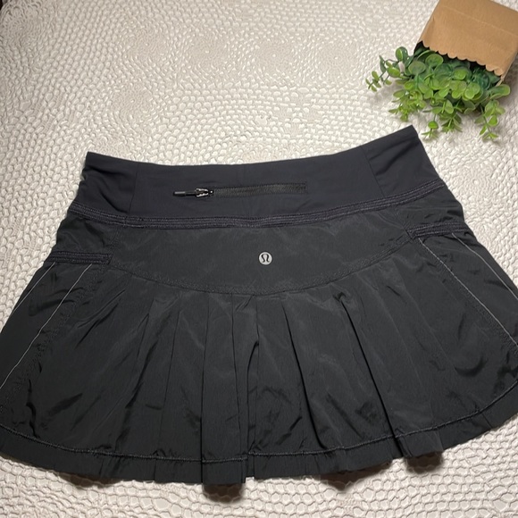 Lululemon skort - Picture 4 of 6